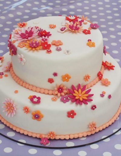 kage til konfirmation med fondant og blomster